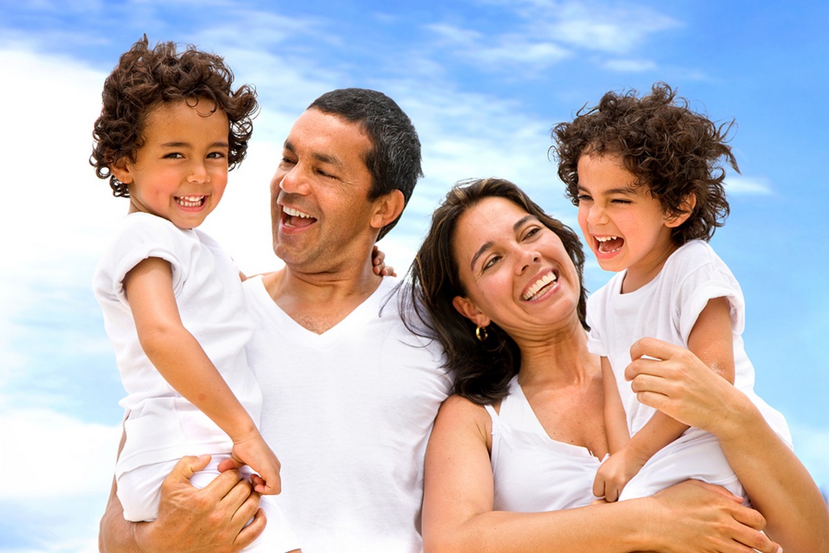 First slide - Smiling Family